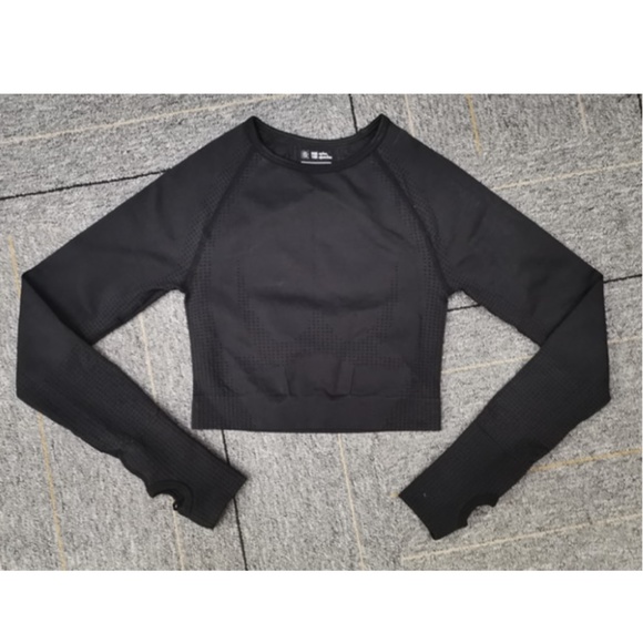 Black Sports Crop Top Long Sleeves - Picture 10 of 11